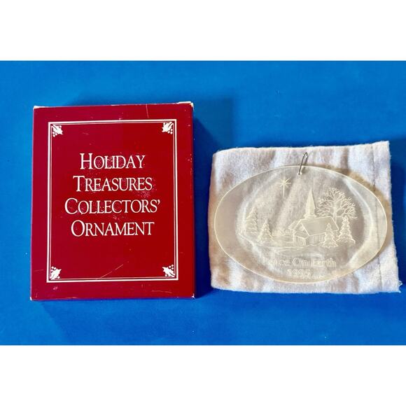 1995 Holiday Treasures Collectors’ Acrylic Oval Ornament Peace On Earth Church - Picture 1 of 13